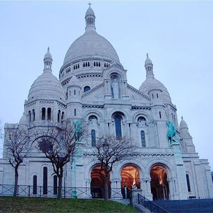 フランス・パリ
モンマルトル
サクレ・クール寺院
ここからはパリが一望でき、素晴らしい景観が広がります。朝焼けのパリ、おすすめです^_^