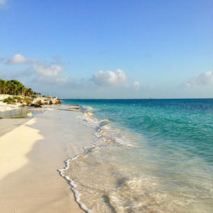 メキシコ🇲🇽 カンクーン
青い海と白い砂浜。そして、心地よい波の音♪