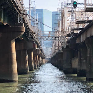 大阪の淀川河川敷から見た梅田方面！