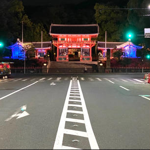 八坂神社西楼門
京都市東山区に有る八坂神社は2020年に本殿は国宝に指定されました。

#京都　#全国有名神社仏閣　#祇園石段下　#神社仏閣　#サント船長の写真　#新型コロナで