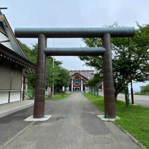 稚内北門神社の鳥居
日本最北端の神社 の稚内市北門神社(きたかどじんじや)の鳥居です♪

#サント船長の写真　#鳥居　#神社仏閣　#北海道