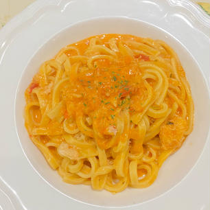 2021年2月16日(火)
生パスタのフィットチーネの中の
ずわい蟹のトマトクリーム🦀🍝
乾麺では味わえないモチモチした食感が最高でした🤤
また窓から見える夜景は絶景です🌌

#ルイジアナママ #金谷店 #ずわい蟹のトマトクリーム 
#生パスタ #静岡 #夜景 #絶景