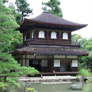 銀閣寺　(慈照寺じしようじ)
正式名称を東山慈照寺といい、相国寺の塔頭寺院の一つ。名の由来は金閣寺に対し、銀閣寺と称せられることとなった。
世界遺産です。

#サント船長の写真　#京都   #三大閣 #世界遺産　#全国神社仏閣巡り