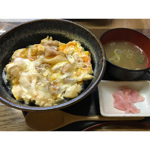 八ヶ岳　中村農場
卵と鶏にこだわった親子丼。
美味しかった！