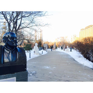 【🇷🇺Россия/Москва】
彫刻公園 (パルク・イスクーストフ・ムゼオン)
ソビエト時代の彫刻、20世紀に入ってからの彫刻が並んでいる公園。