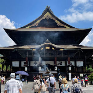 牛にひかれて善光寺