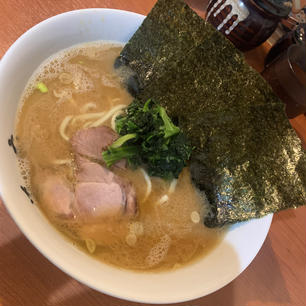 蔵人家ではじめての家系ラーメン🍜
ニンニク食べすぎた…