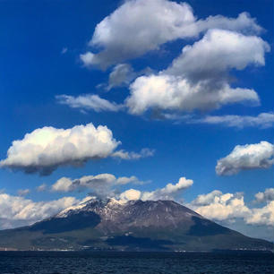 #鹿児島
#桜島
#マリンポートから撮影
#冠雪
#鹿児島市内
#雪降ります
#南国イメージ
#冬は普通に寒い 
#鹿児島特有
#灰はよく降ります
#夏は薩摩半島寄り
#大隅半島はそれ以外
#洗車が安い
#頻度が高い
#拭いたら車体が傷だらけ
#灰は水でしっかり流す
#鹿児島あるある
#鹿児島観光