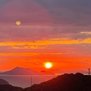 倉敷市鷲羽山からの夕陽と瀬戸大橋