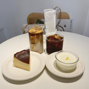 Comme Des Fleurs: Flower Cafe & Bar
バスクチーズケーキとアイスカフェオレに満足、満足🫶