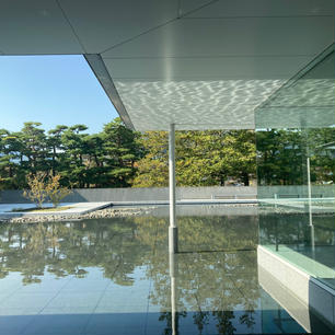 長野
長野市美術館
東山魁夷館

中庭の眺めは最高でした