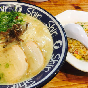 博多らーめんshinshin 天神本店
福岡県福岡市中央区天神3-2-19

#福岡　#ラーメン