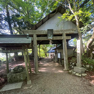 葛城天神社

ロープウェイ葛城山頂駅すぐにある神社。
ここをお詣りさせてもらってから葛城山頂へ行きました。
2024.5.4