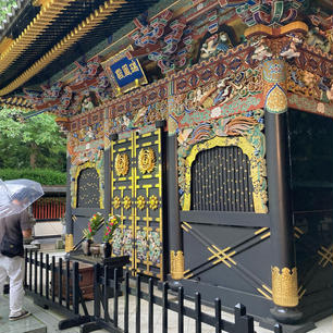 瑞鳳寺に行って来ました
あいにくの天気でしたが
装飾がきらびやかでとても綺麗な外観のお寺でした