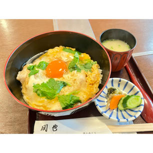 新三浦 天神店

数年前に訪れてから2回目の訪問。
今回は親子丼🐔🐣🍚

1000円のコスパ最強ランチ😋🍴💕
ひとり水炊きランチもあるのでオススメ♡

#福岡#福岡グルメ#天神グルメ