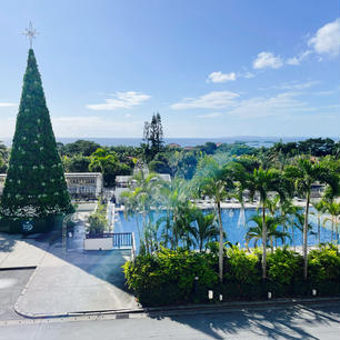 南国風の外観のホテルで、沖縄感満載です🌴夜はクリスマスが近いためかライトアップされていました。
教会の写真は撮りそびれてしまいました…。