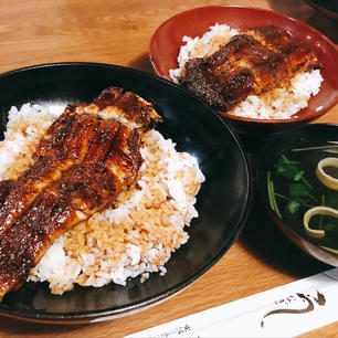 温泉で育ったっていう鰻を使ったうな丼❤
外はパリッと中ふわでヤバイ(*´Д｀)！
しかもコレで2000円（小さい方は1500円）とかスゴすぎる∑(･ω･ﾉ)ﾉ
#うな丼 #うな亭 #飛騨高山