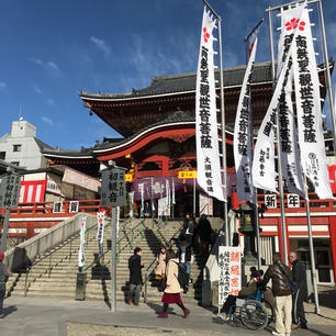 あけましておめでとうございます。
大須観音年明け前です。