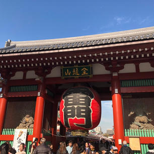 浅草寺⛩
観光客でとても賑わっていました〜😆

テレビでは何回も見たことがあったけど、やっといけましたぁ😊