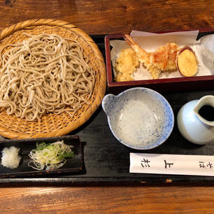 おいしいお蕎麦が食べたくなって、吉祥寺の老舗「上杉」さんへ。天盛りは980円ぐらいだったかな。

#吉祥寺 #蕎麦 #東京 #ランチ