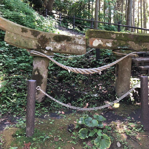 牛根麓埋没鳥居（牛根麓稲荷神社）