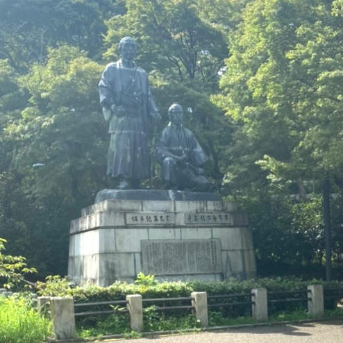 坂本龍馬・中岡慎太郎 像（円山公園）