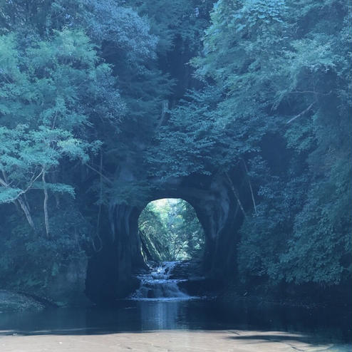 亀岩の洞窟（濃溝の滝）